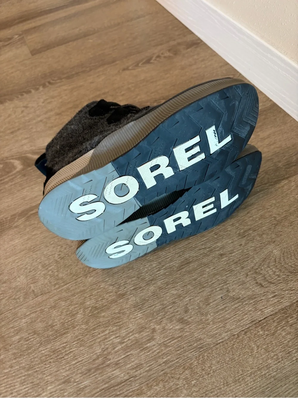 Sorel Out N About III Duck Boots Size 9